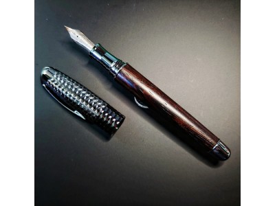 葛瑪蘭鐵刀木+書法鈦尖 (握位、筆尾、筆夾鍍黑)